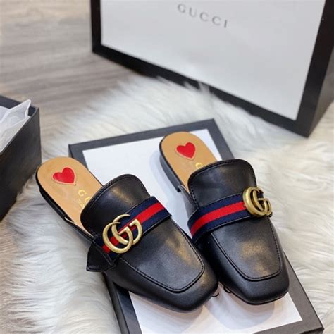 sục gucci nữ